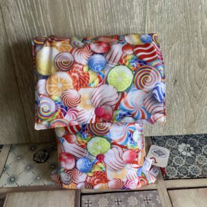 pochette évolutive pour live de poche, double fermeture motifs bonbons