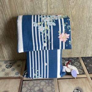 pochette évolutive pour livre de poche motif toile à matelas fleurie