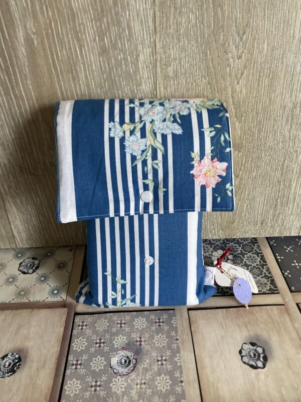 pochette évolutive pour livre de poche motif toile à matelas fleurie