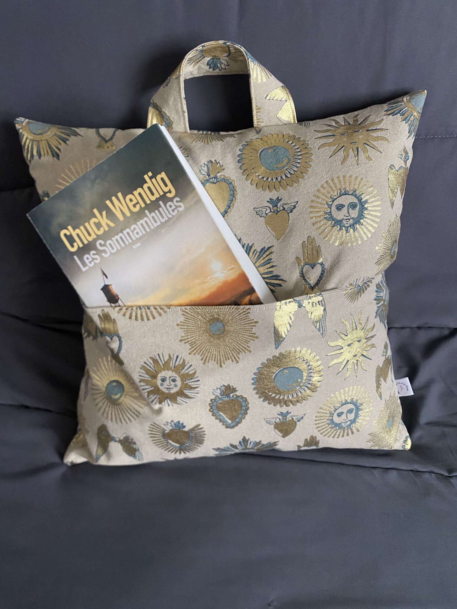 coussin de lecture avec le livre les somnambules