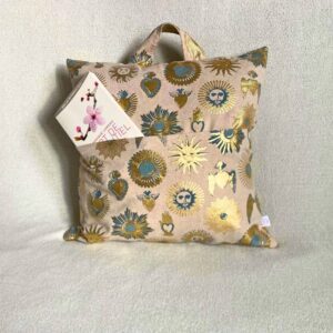 coussin de lecture motif ex-voto