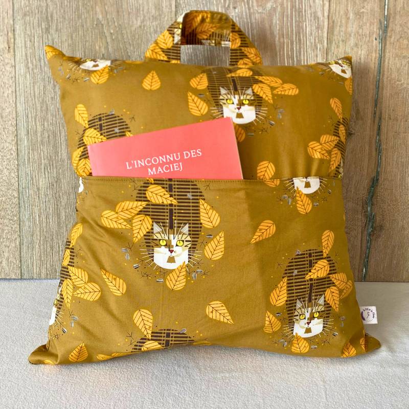 coussin de lecture avec sa poche