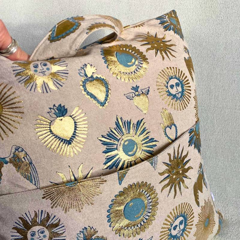 détail du coussin avec sa poche