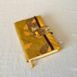 protege livre de poche avec trousse et marqe-page