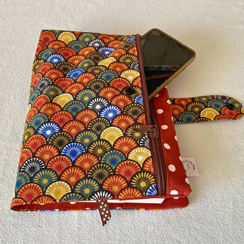 protege-livre pour romans avec trousse et marque-page intégrés détails trousse