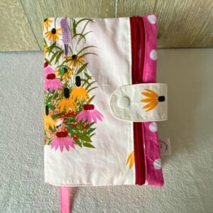 Protège-livre de poche avec marque-page et trousse intégrés