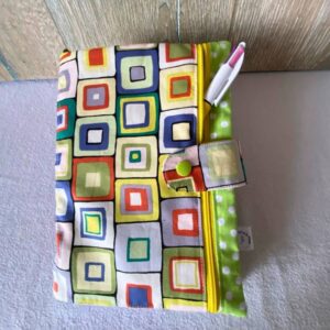 Protège-livre pour roman (broché) avec marque-page et trousse intégrés